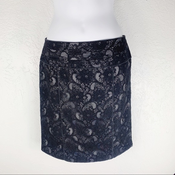 50% OFF Classy Lace Black & Gray Skirt, Size 6 - Picture 2 of 8